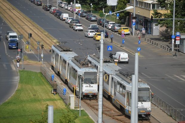 Plata cu cardul în toate mijloacele de transport în comun din București. De când va funcționa această facilitate