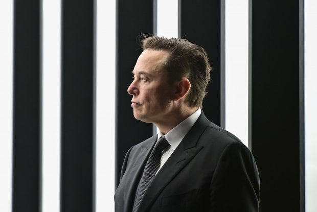 Fiica lui Elon Musk cere instanței din California să nu mai fie „înrudită” cu tatăl ei