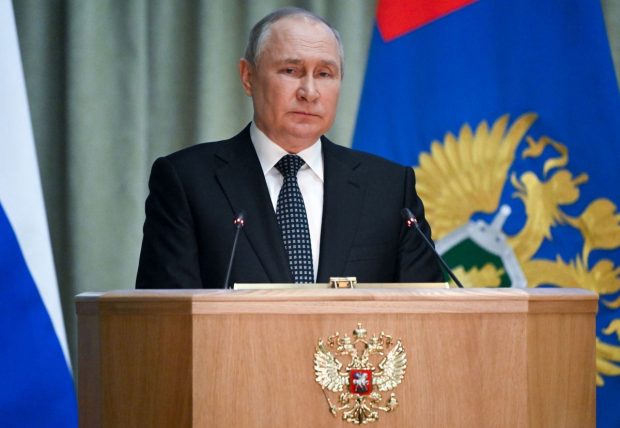 Analiști: Prin amenințările la adresa Occidentului cu „lovituri fulgerătoare”, Putin îi pregătește pe ruși pentru un război cu NATO