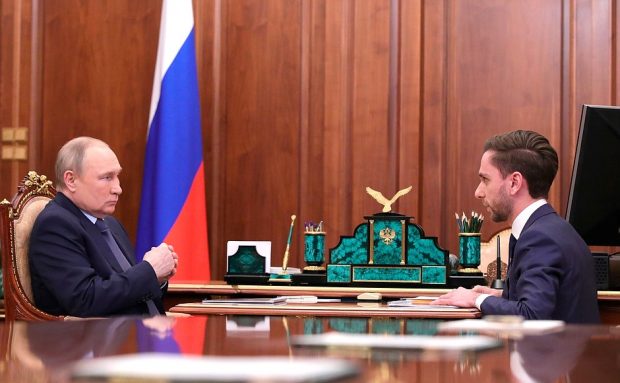 Rușii vor să-și facă propria variantă de Wikipedia. Putin: „Informații obiective, prezentate frumos, cu talent”