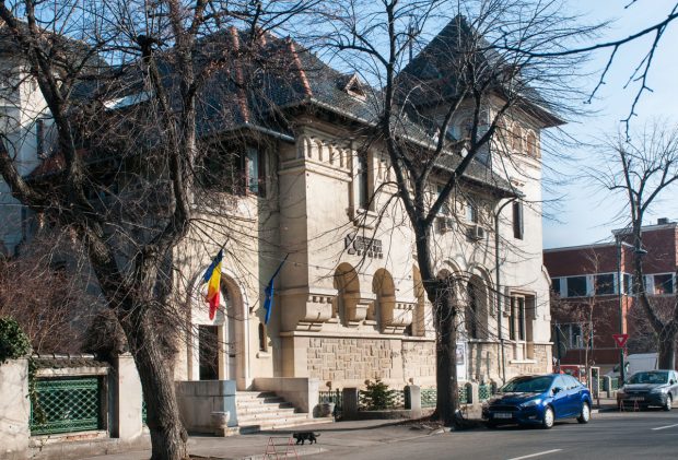 ICR și-a dat în judecată sute de angajați și pierde pe bandă rulantă. „Bani aruncați de pomană”, spune chiar avocatul plătit de institut cu 25.000 de euro