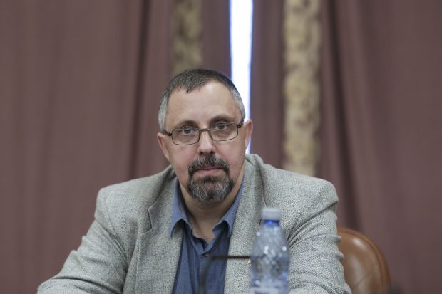 INTERVIU. Cum s-a lecuit de politică unul dintre cei mai de succes scriitori români, după ce a fost senator USR: O experiență vecină ratării