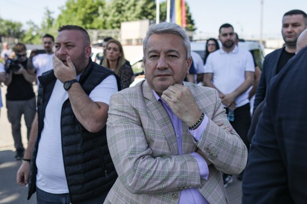 Cine este Mircea Horațiu Nicolaidis, succesorul interimar al lui Piedone la conducerea sectorului 5. Azi l-a susținut pe Piedone până la ușa penitenciarului