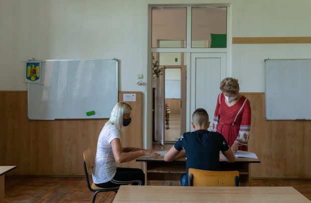 Ce fel de rapoarte vor primi profesorii după evaluarea standardizată. „E mai mult decât o notă, arată la ce sunt bun, la ce nu mă pricep”