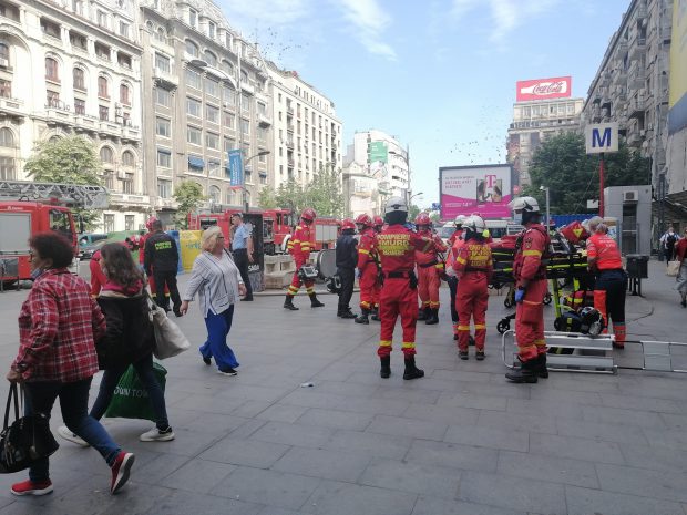 Alertă de incendiu la metrou, la Piața Romană. Călătorii, evacuați din trei stații