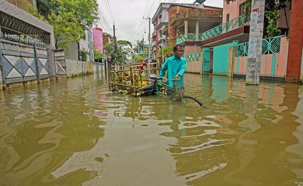 Zeci de morți și milioane de oamnei izolați în urma celor mai grave inundații din Bangladesh și India, din ultimele decenii