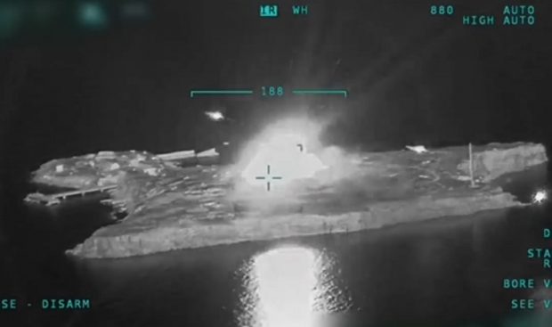 VIDEO| Momentul când două avioane ucrainene Su-27 bombardează forțele ruse de pe Insula Șerpilor