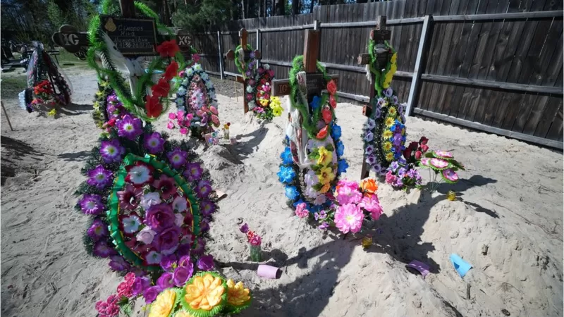 Un polițist ucrainean și-a găsit fiica de un an, soția, mama, tatăl, fratele și câinele morți în casa bombardată de ruși, la Borodianka