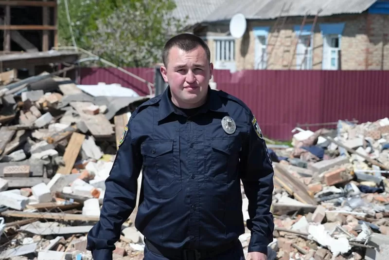 Un polițist ucrainean și-a găsit fiica de un an, soția, mama, tatăl, fratele și câinele morți în casa bombardată de ruși, la Borodianka