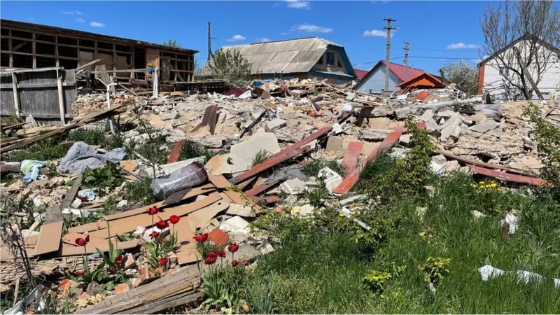 Un polițist ucrainean și-a găsit fiica de un an, soția, mama, tatăl, fratele și câinele morți în casa bombardată de ruși, la Borodianka