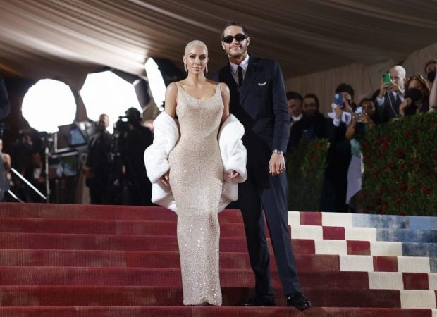 Kim Kardashian a purtat una dintre rochiile lui Marilyn Monroe la Met Gala 2022. Articolul valorează aproape 5 milioane de dolari