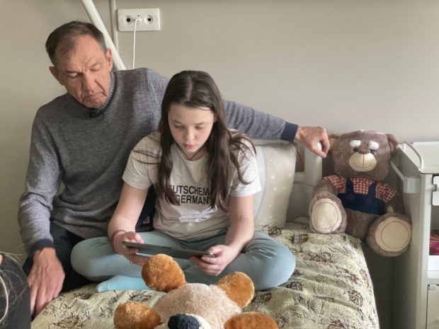 Povestea Kirei, fetița din Mariupol care a rămas orfană și s-a întâlnit cu bunicul ei după două luni. Inițial, copila a fost capturată de ruși