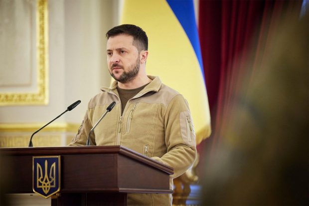 Jacheta pe care Volodimir Zelenski a purtat-o de la începutul războiului a fost vândută la licitație, la Londra