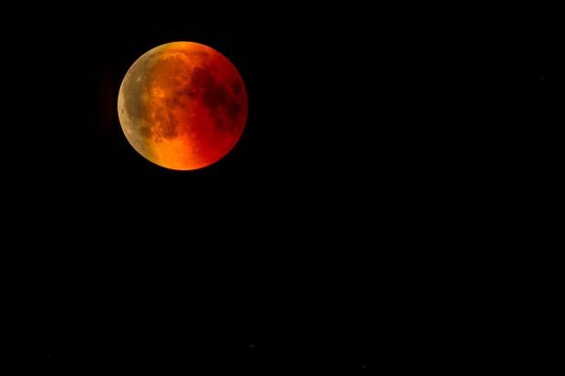 Eclipsa de Lună plină din 16 mai, o super Lună nefastă!