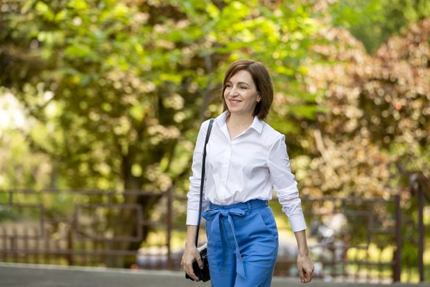 De ce ne fascinează că Maia Sandu călătorește cu low-cost-ul și ce declara lidera de la Chișinău acum trei ani, la Iași
