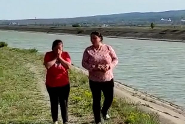Mama celor doi copii care au murit după ce au fost aruncați în apă de tatăl lor: „Ştiam că e un om nebun, dar nu m-am aşteptat la asta!”