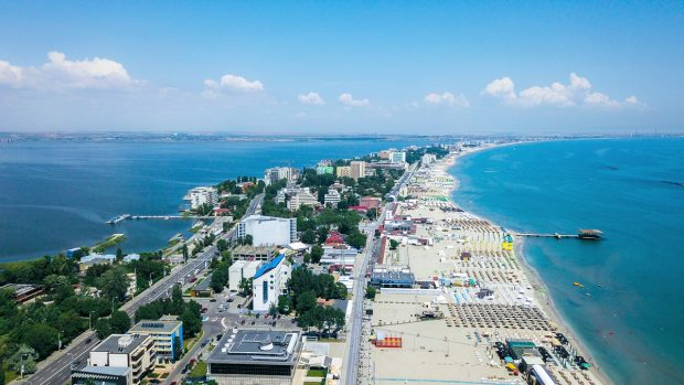 Pe români îi așteaptă cele mai scumpe concedii din ultimii 30 de ani. Cât costă o vacanță pe Litoral, la cât a ajuns în Grecia și ce destinații exotice s-au ieftinit