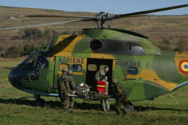 Un bebeluș cu probleme cardiace, transportat în Italia cu o aeronavă a Forţelor Aeriene Române, anunță MApN
