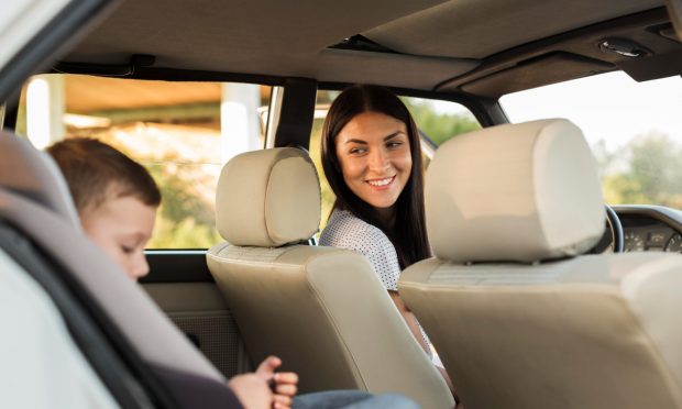 Înălțător sau scaun auto: Cum alegi varianta potrivită?