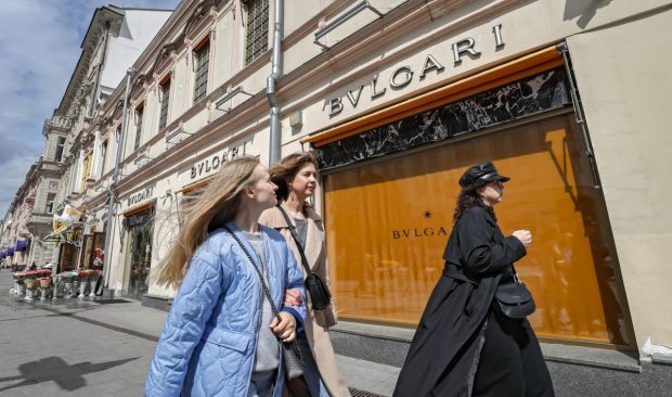 În Rusia, sancțiunile economice încep să doară: „Să fiu sinceră, sunt îngrozită, am copii, credite, iar eu stau acasă și gătesc borș ca o fraieră”