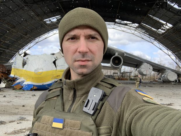 EXCLUSIV. Interviu cu „Operatorul Starsky”, un soldat din batalionul care a oprit ofensiva rușilor spre Kiev, încă din prima zi a invaziei: „Am schimbat cursul războiului”