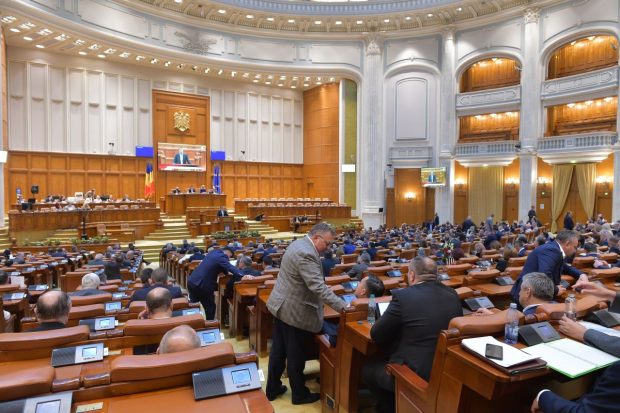 Parlamentarii își iau pensiile speciale înapoi. Judecătorii CCR au decis că eliminarea lor e neconstituțională – surse