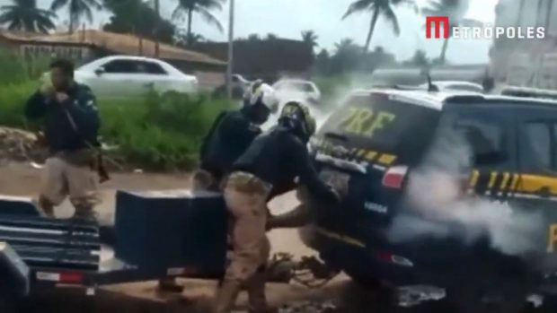 Un bărbat a murit în custodia poliției braziliene după ce a fost ținut într-o mașină umplută cu un gaz necunoscut