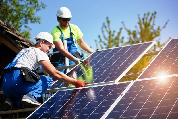 Cum poți să produci singur energie electrică acasă