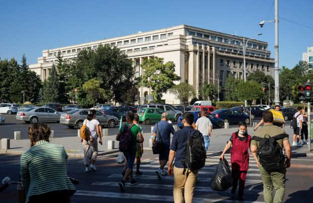 „Ei nu există!” Sindicatele acuză Guvernul că discriminează angajații care lucrează pe salariul minim la acordarea de ajutoare sociale