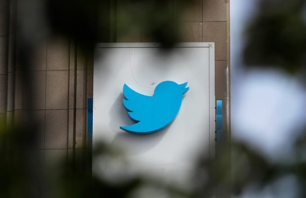 Twitter ia noi măsuri împotriva dezinformării. Cum vor fi etichetate mesajele false privind războiul din Ucraina