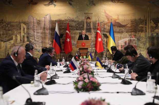 Erdogan anunță că va discuta luni cu Putin și cu Zelenski. „Evenimentele evoluează negativ cu fiecare zi care trece”