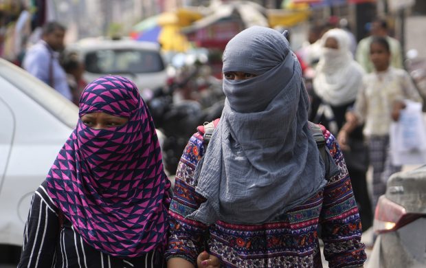O fată de 13 ani din India, violată de un polițist după ce a mers la secție să denunțe că a fost violată în grup