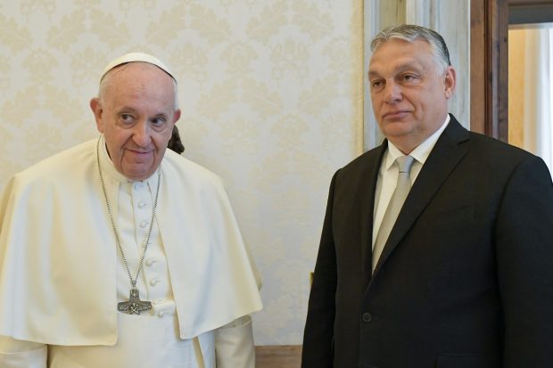 Papa Francisc spune că Viktor Orban i-a spus data la care Putin intenționează să pună capăt războiului din Ucraina