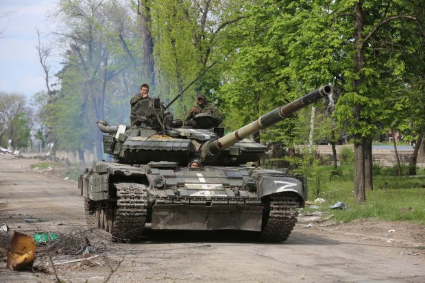 Ruşii vor să facă o ”paradă a prizonierilor” la Mariupol și să îmbrace 2.000 de civili în uniforme ucrainene, spune Ucraina