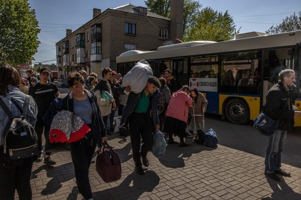 1,16 milioane de ucraineni, „evacuați” în Rusia, anunță Moscova. Kievul spune că oamenii au fost duși acolo cu forța