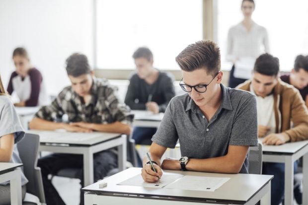 Bacalaureat 2022: Luni încep probele de evaluare a competențelor. Câți candidați sunt înscriși la examenul de BAC