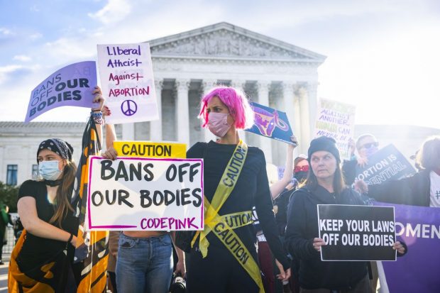 Efectele unei decizii istorice a Curții Supreme din SUA: avortul ar putea fi interzis sau limitat în 28 de state americane. Și alte drepturi ar putea fi în pericol
