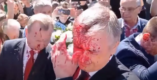 Rusia îl convoacă pe ambasadorul polonez la Moscova, după ce ambasadorul rus la Varşovia a fost stropit cu vopsea roşie
