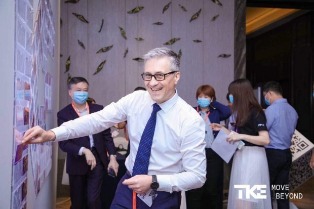 Exclusiv | 55 zile de izolare în Shanghai. Viața unui român în orașul în care oamenii cu Covid sunt luați din stradă și trimiși în centre de carantinare