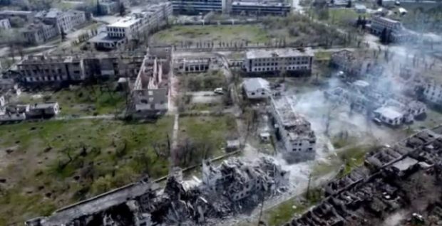 „Curțile sunt cimitire”. Guvernatorul din Luhansk anunță că un alt oraș a avut parte de soarta Mariupolului