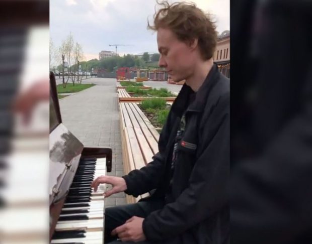 Un pianist din Siberia, încarcerat pentru „propagandă nazistă” după ce a cântat imnul Ucrainei în public