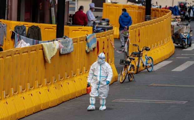 Locuitorii din Shanghai nu cred că viața lor va reveni la normal, după ce autoritățile au anunțat că au epidemia sub control: „Mă puteți păcăli, dar nu de prea multe ori”