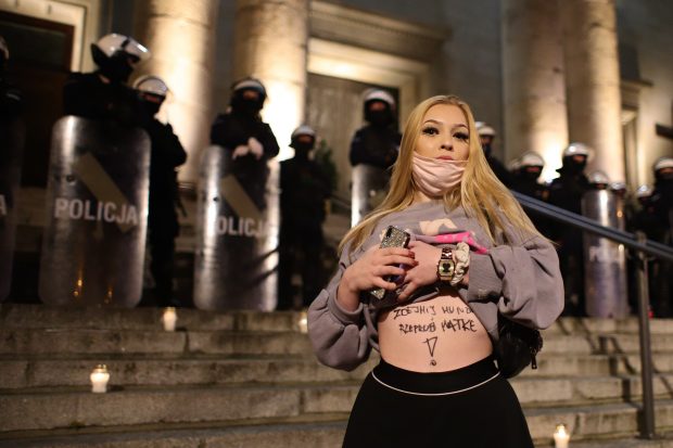 „Odată ce au declarat sarcina la doctor, nu mai au nicio şansă”. Ce efect are legea antiavort din Polonia asupra refugiatelor din Ucraina