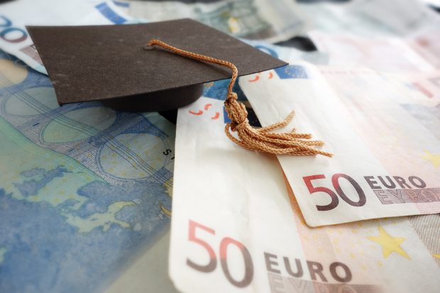 INTERCEPTĂRI. Culisele unui transfer pe 5.000 de euro la un colegiu de top din Constanța: „Am o prietenă bogată, fii-sa a dat în a IV-a la «Mircea» şi a căzut. E disperată să se mute acolo”