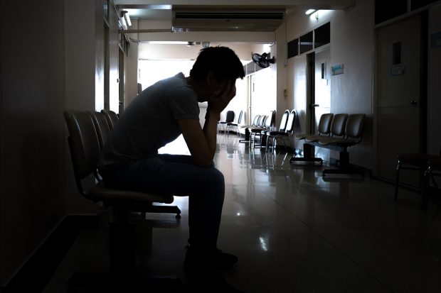Tânăr de 18 ani, agresat sexual în spitalul de psihiatrie unde se internase. În urma traumei, băiatul amenință cu gesturi extreme. Manager: „Ne pare rău!”