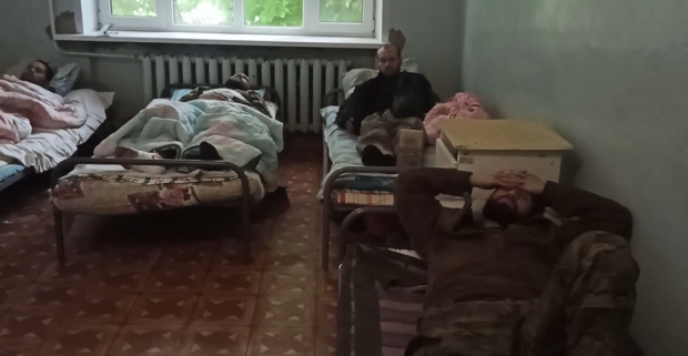 Cum arată spitalul din Novoazovsk, unde au fost trimiși soldații răniți de la Azovstal. Filmare publicată de Ministerul rus al Apărării