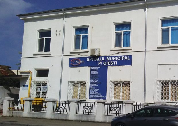 Un bărbat a murit lângă Spitalul Municipal din Ploiești. Paznicul l-a văzut, dar nu a alertat medicii, acuză viceprimarul