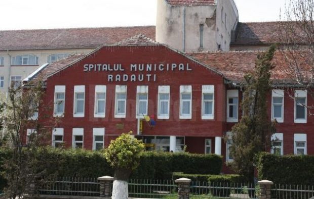 Medicul de la Rădăuți care a declanșat falsa alertă de variola maimuței a făcut o criză de furie și a agresat o pacientă și câteva asistente. Cadrul medical a fost internat la Psihiatrie