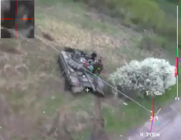 Dronele kamikaze trimise de americani, în acțiune. Momentul în care un tanc rusesc este lovit în plin