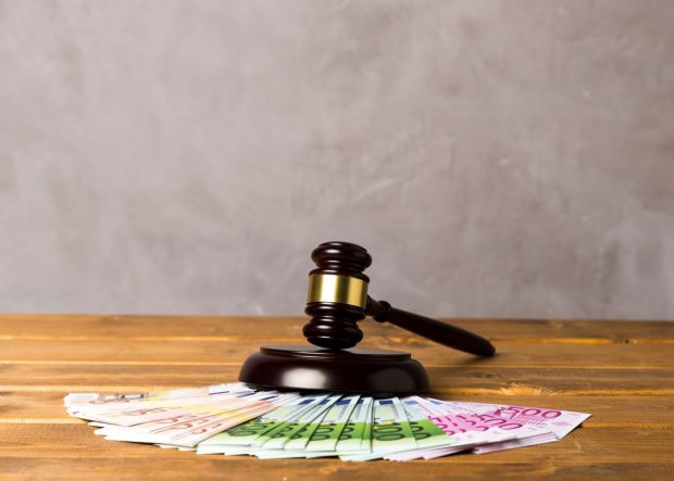 Lucrezi în străinătate? Cum să eviți încălcarea drepturilor de muncă!